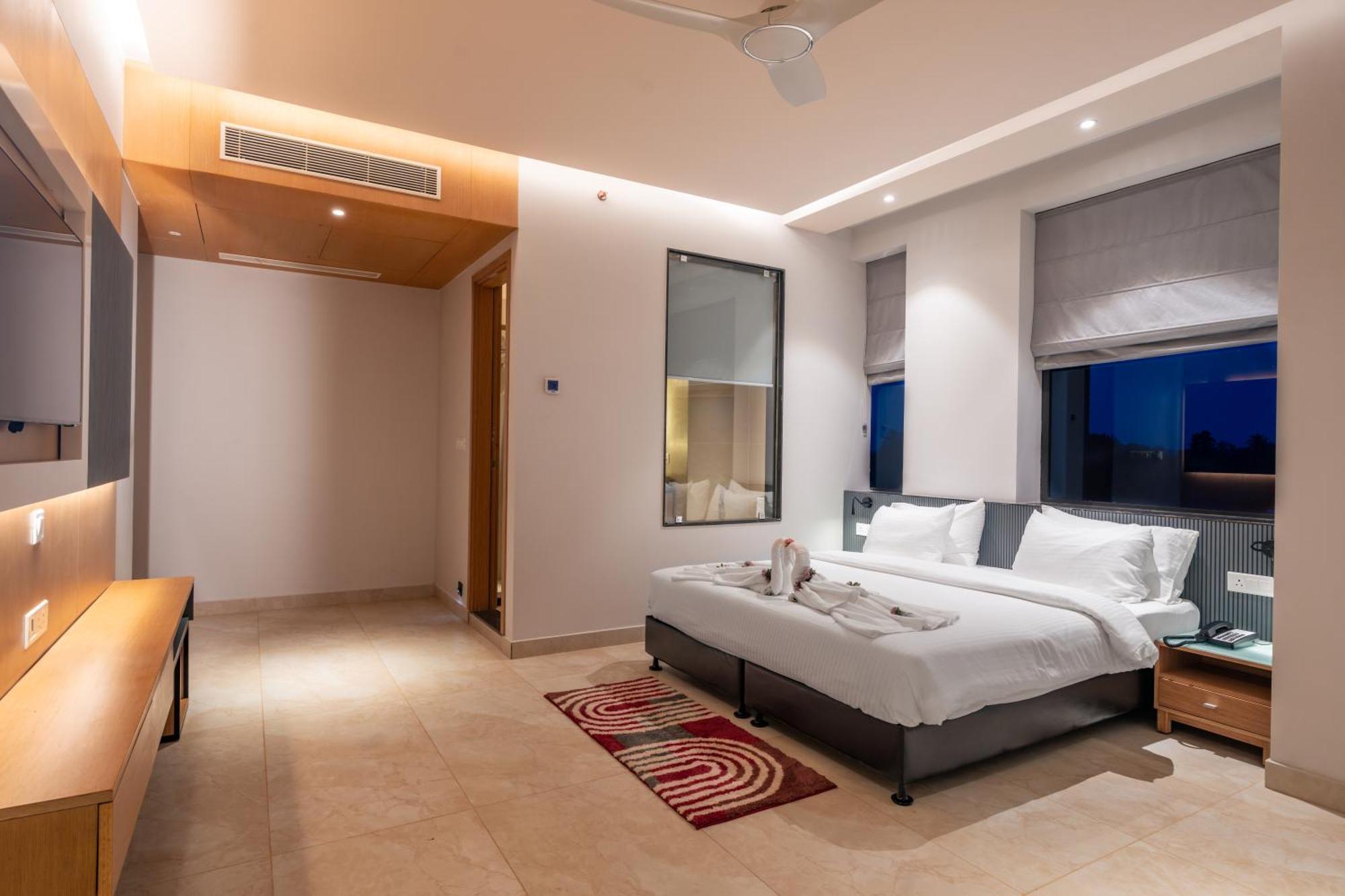 Krishna'S Courtyard Hotel & Convention Urāli Exterior photo
