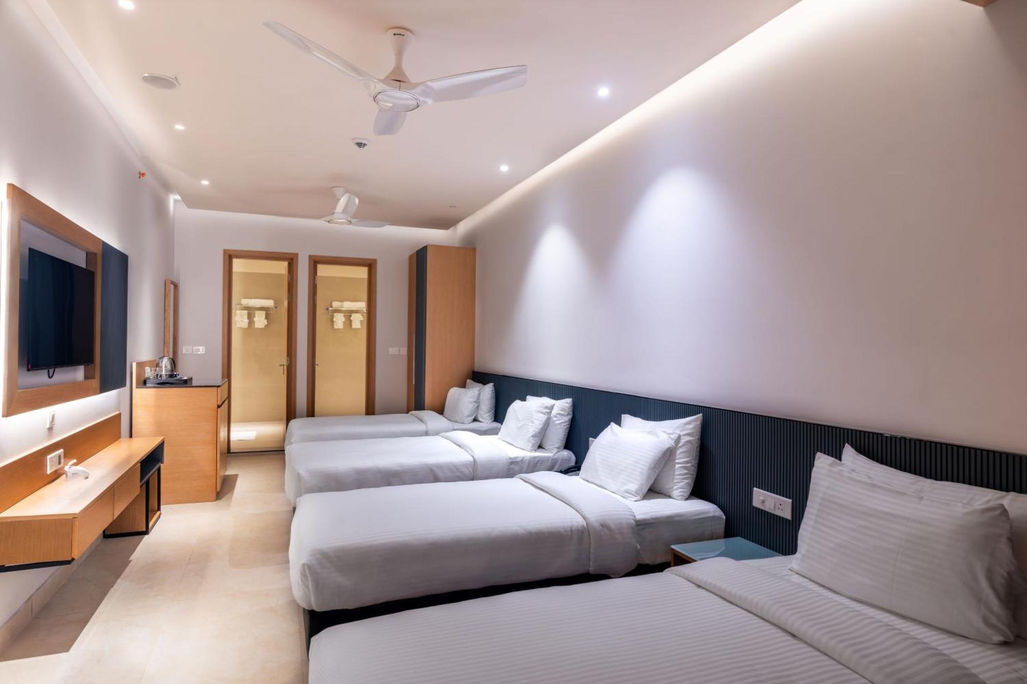 Krishna'S Courtyard Hotel & Convention Urāli Exterior photo